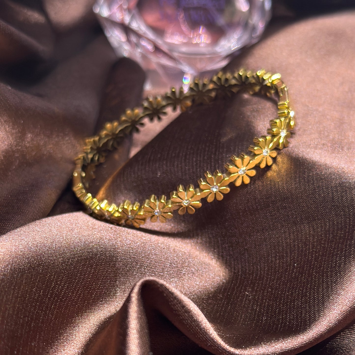 Flower bangle with rhinestone embossed