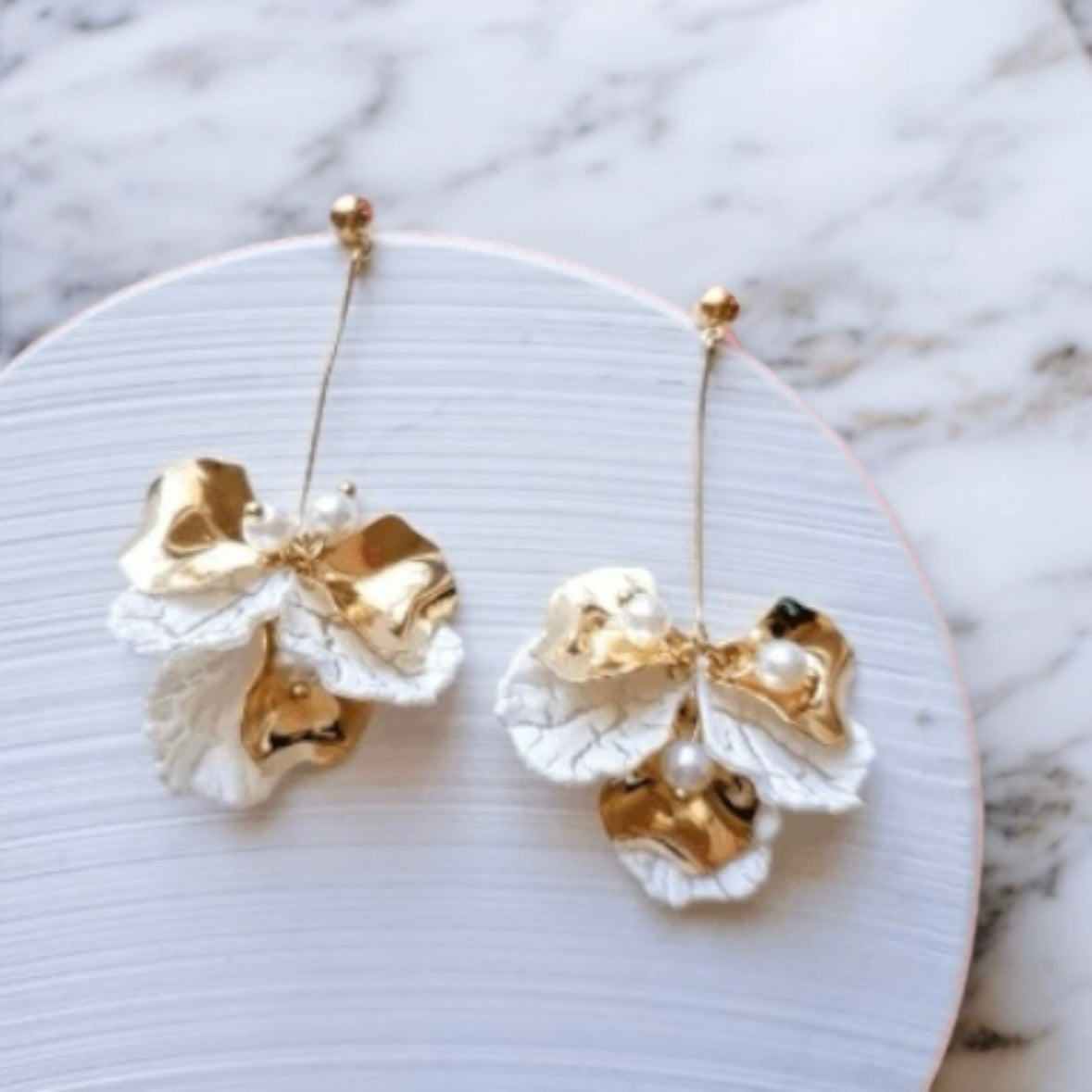 Pearl white & gold floral shell petals |Kawaii cute fun chain earrings | korean art dangle | frosted petal bar charm statement earrings