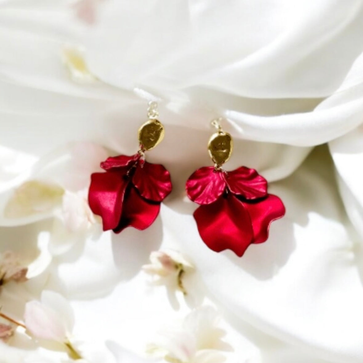 Hot red flowers earrings| bridal party wedding earrings | unique iridescent earrings | golden crumpled floral earrings