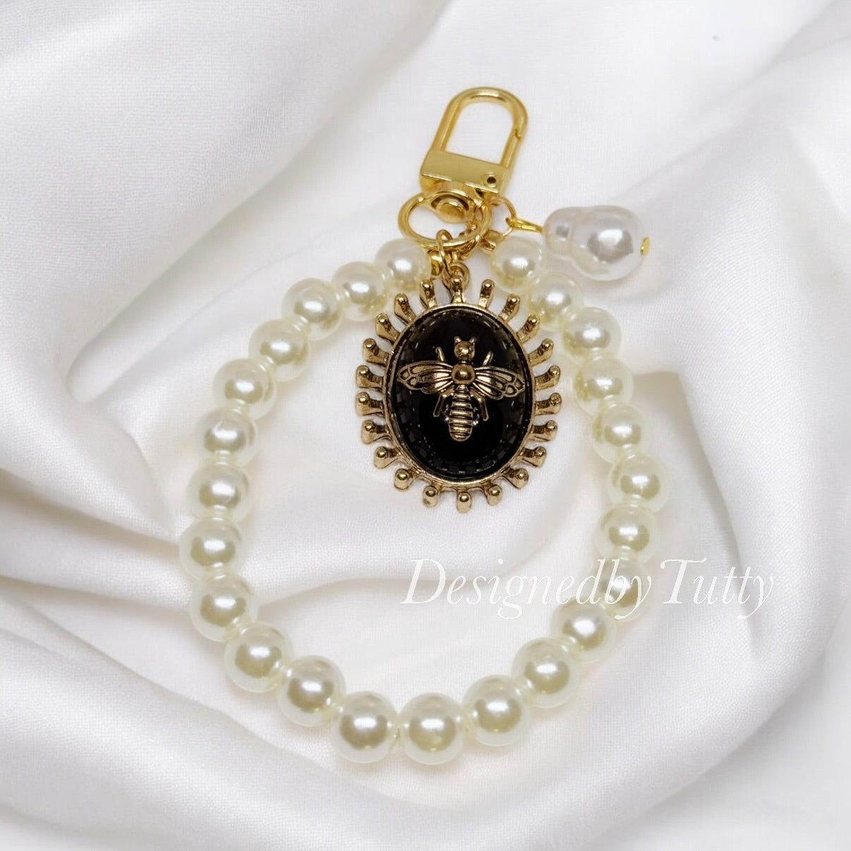 Bee pendant keychain | faux pearl| bag charm