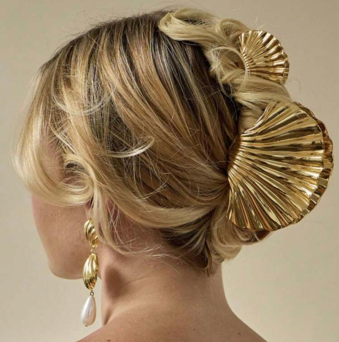 Golden shell hair claw | set of 2