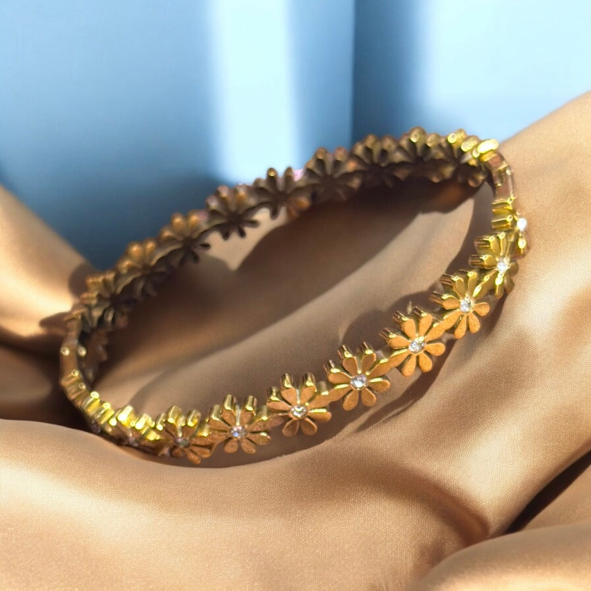 Flower bangle with rhinestone embossed