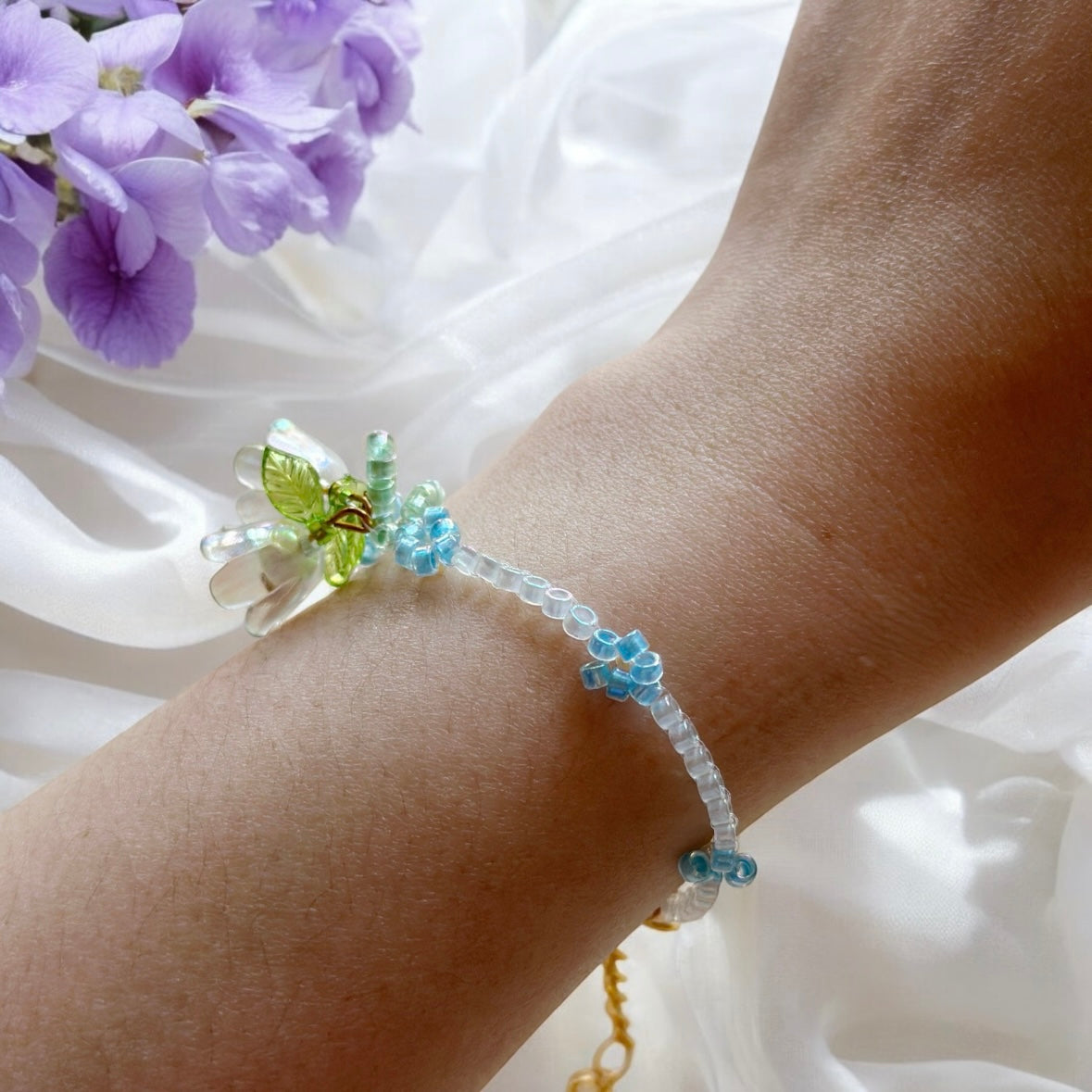 Forest fairies Beaded bracelet with flower and leaf pattern | colourful glitter bracelet | y2k 90s style fashion trend