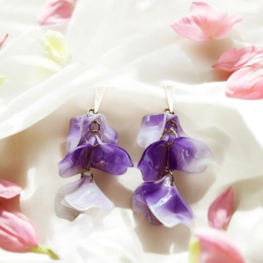 Lilac purple shinny flower earrings | pearlescent petals | bridal party wedding earrings | golden geometric floral earrings