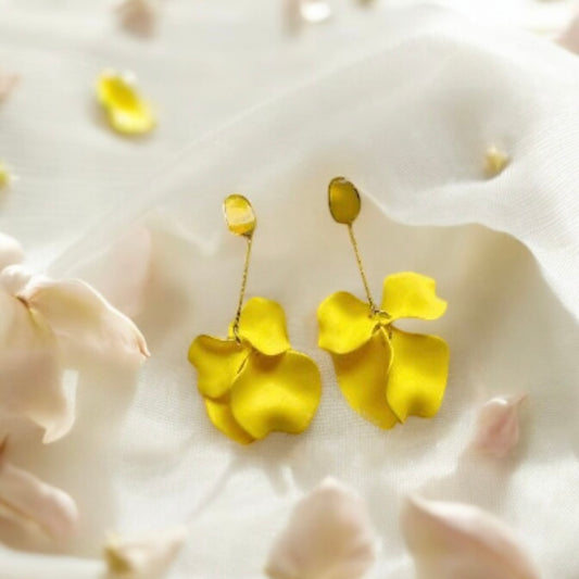 Bright yellow flower earrings | matte petals earrings | golden bar floral earrings | bridal party wedding earrings