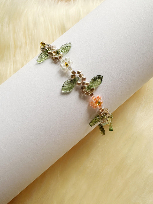 Forest fairies Beaded bracelet with flower and leaf pattern | colourful glitter bracelet | y2k 90s style fashion trend