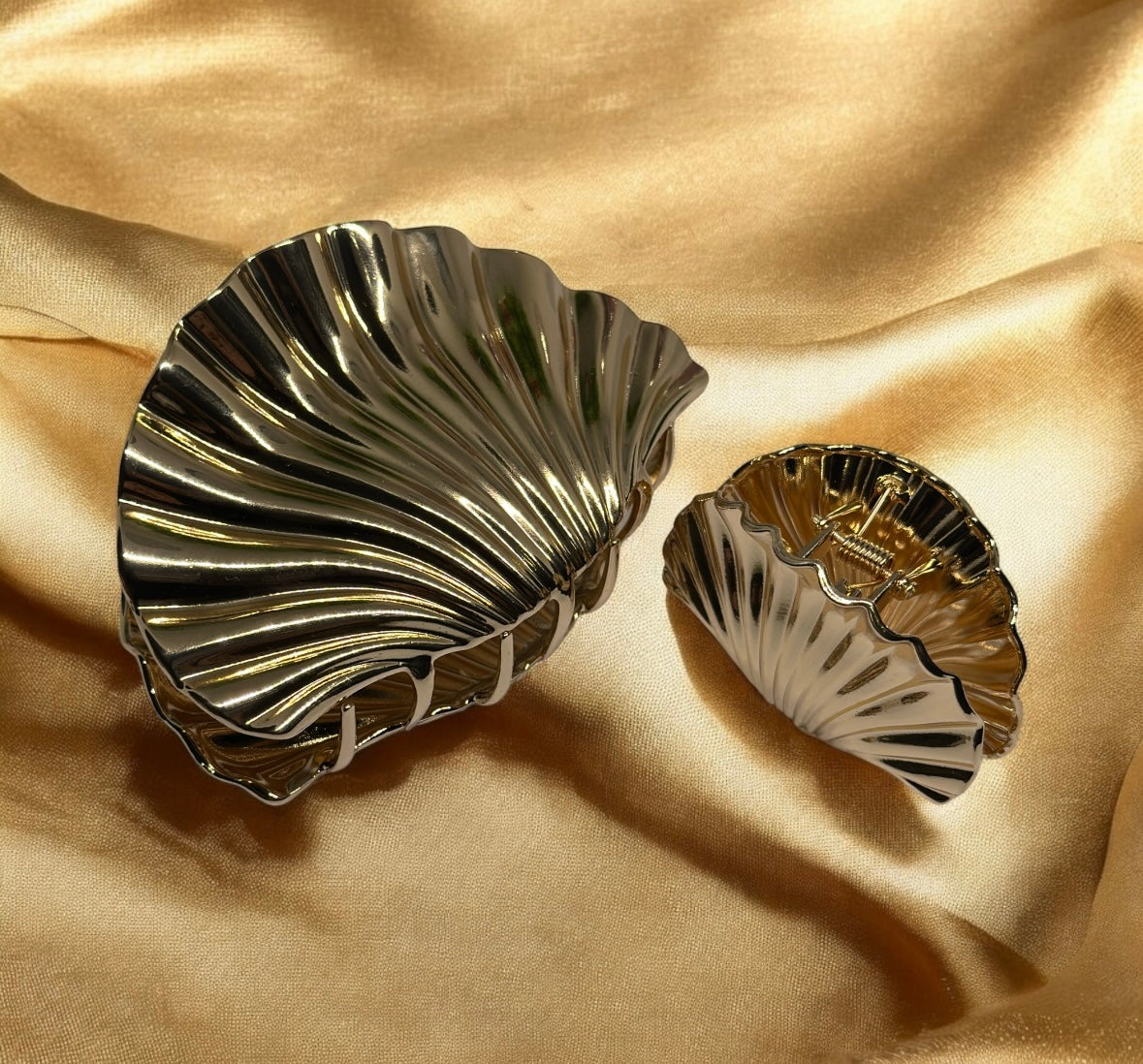 Golden shell hair claw | set of 2