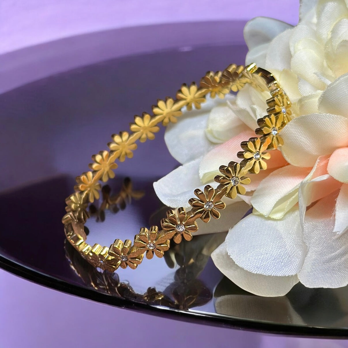 Flower bangle with rhinestone embossed