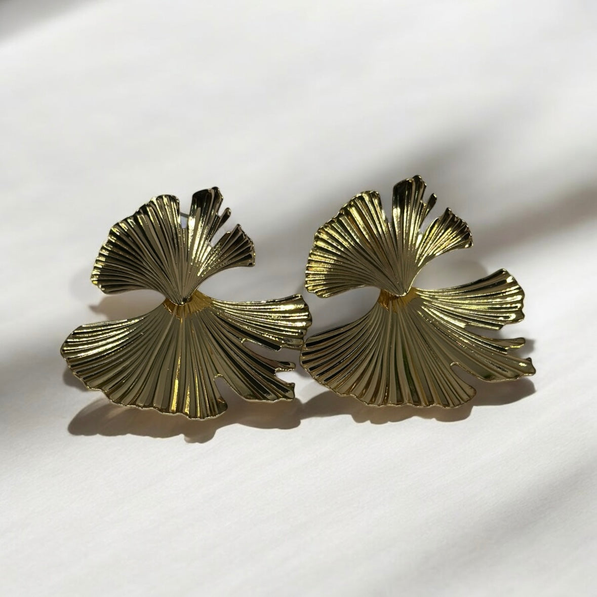 Ginkgo leaf Flower Gold statement earrings | dangly drop earrings | floral geometric earrings | Korean earrings