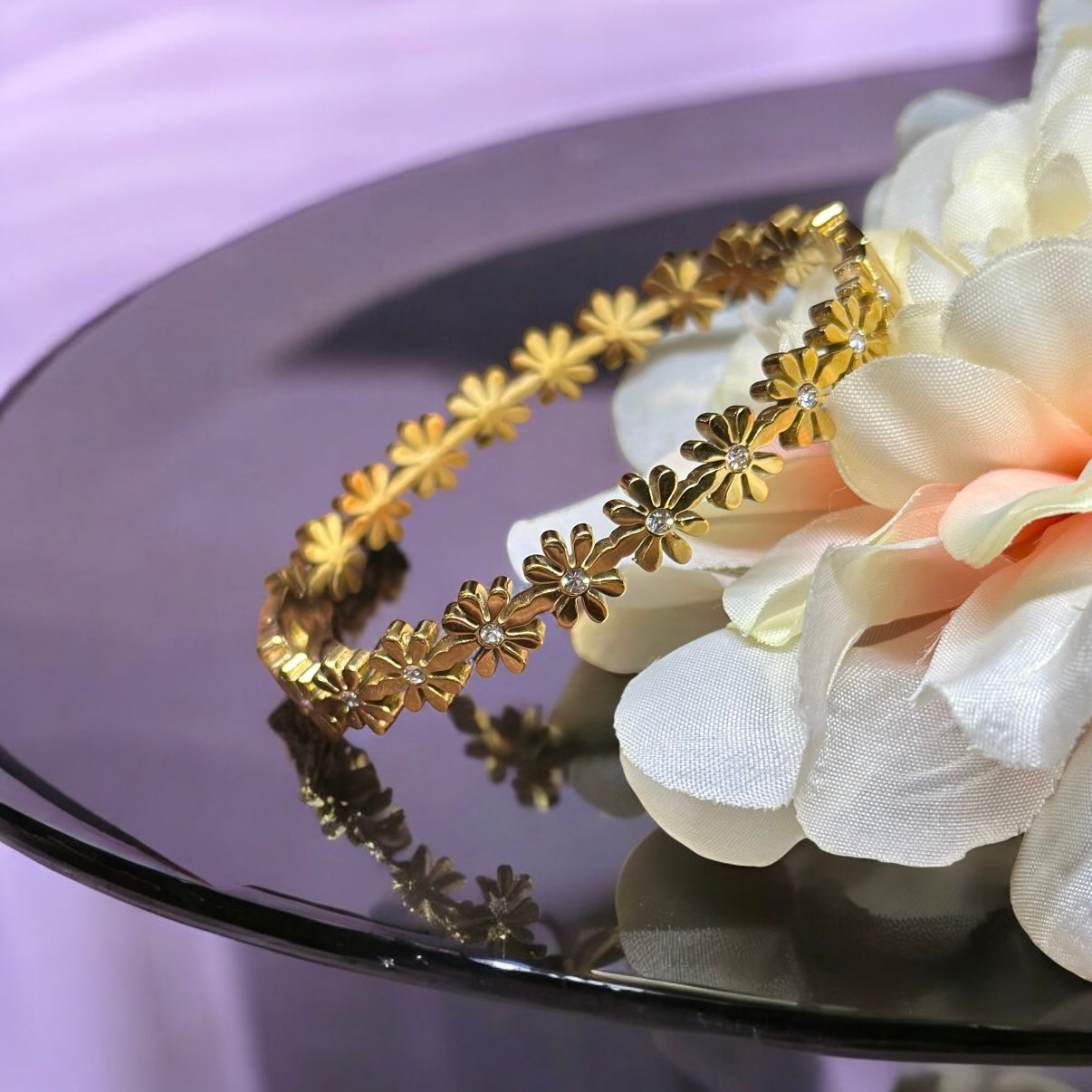 Flower bangle with rhinestone embossed