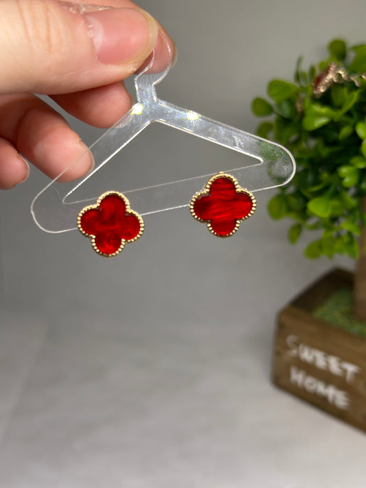 Golden clovers stud earrings