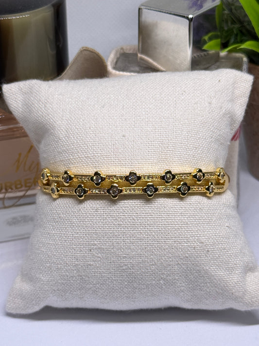 Gold bangle with clover glittering stone embossed