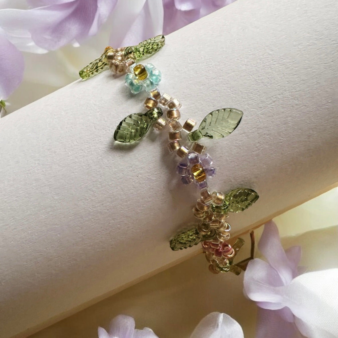 Forest fairies Beaded bracelet with flower and leaf pattern | colourful glitter bracelet | y2k 90s style fashion trend