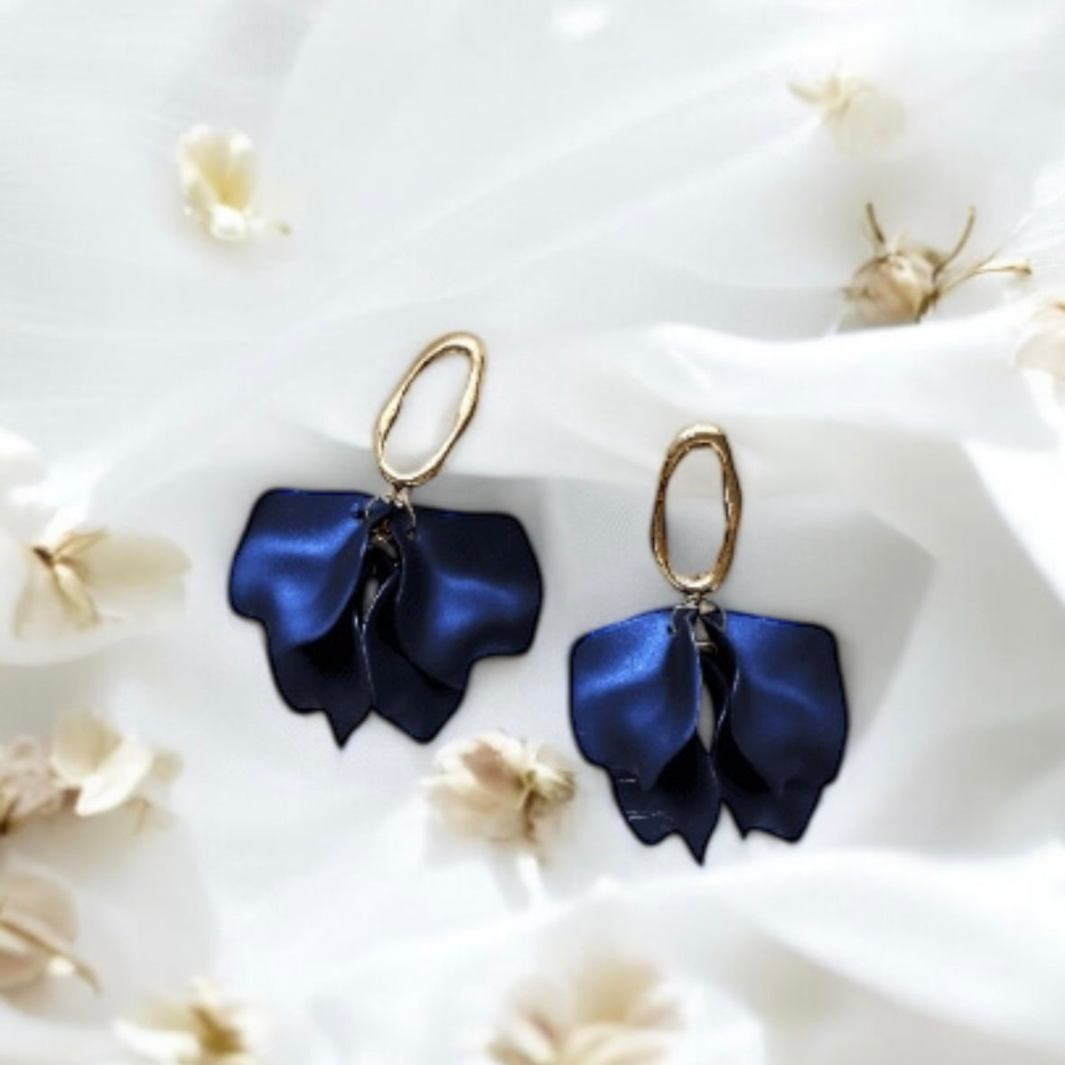 Navy blue flowers earrings | iridescent petals earrings | gold & blue floral earrings | bridal party wedding earrings