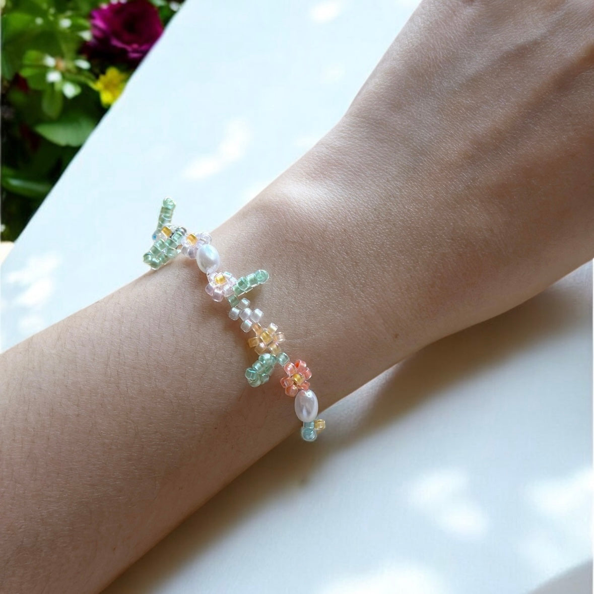 Forest fairies Beaded bracelet with flower and leaf pattern | colourful glitter bracelet | y2k 90s style fashion trend