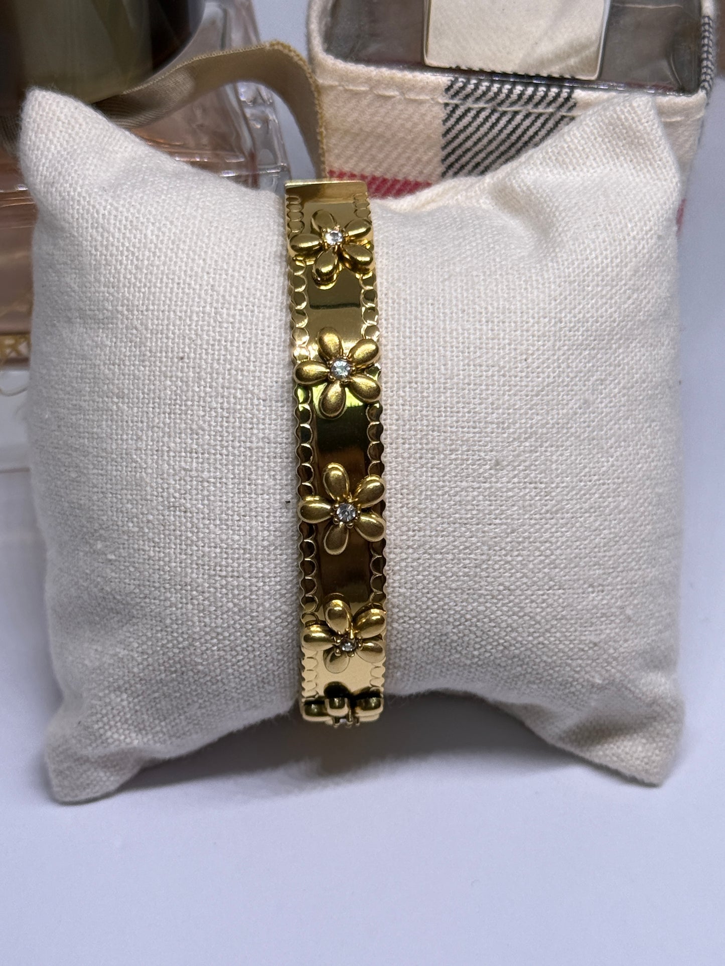 Gold bangle with flower | rhinestones embossed