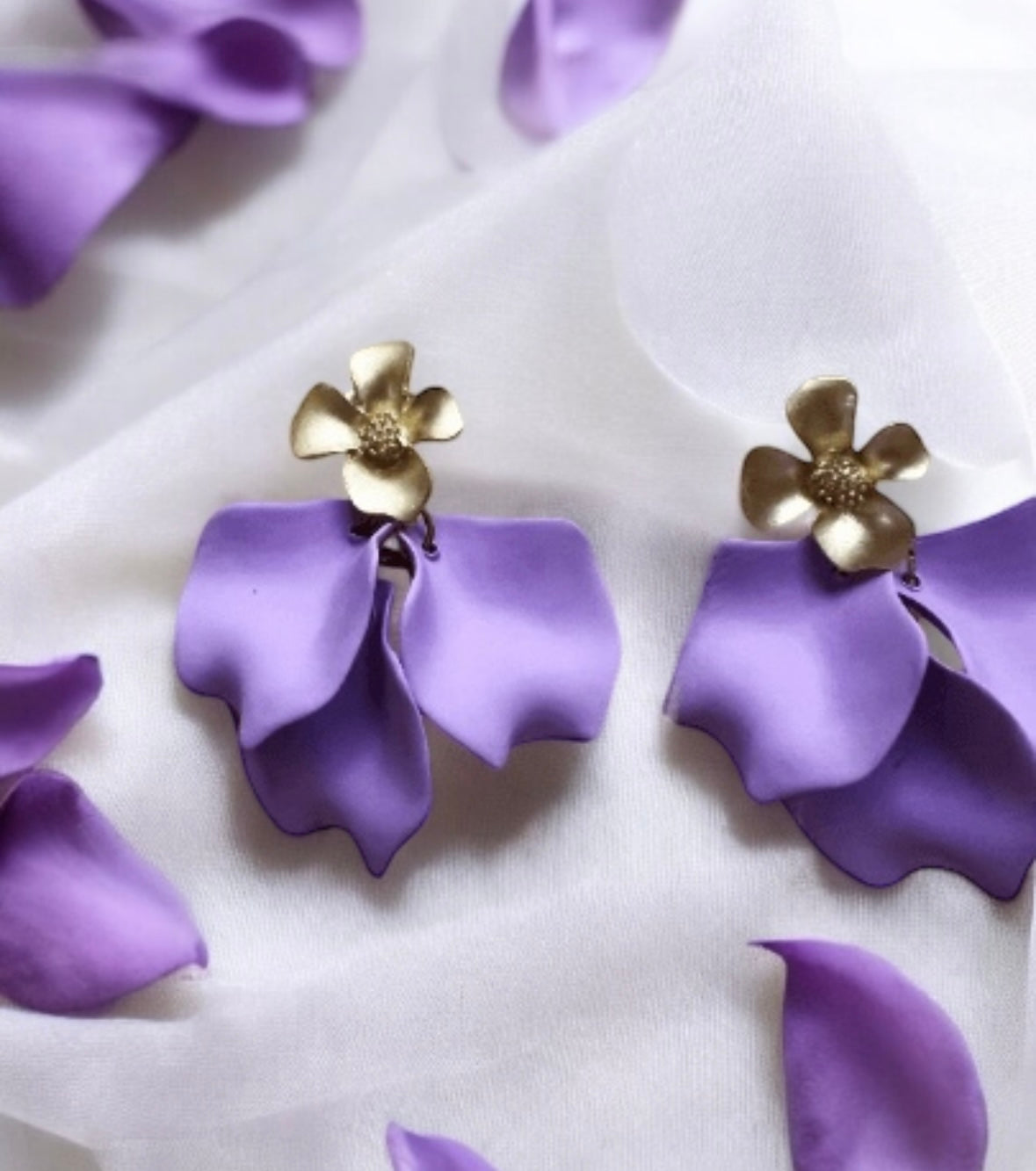 Pastel purple flower earrings | dangle petals baroque earrings | unique golden bar geometric floral earrings | bridal party wedding earrings