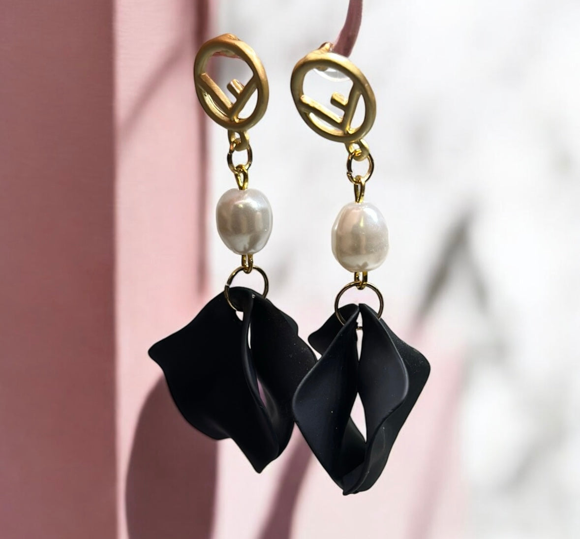 Black flowers earrings | frosted iridescent petals earrings |pearly floral earrings | bridal party wedding earrings