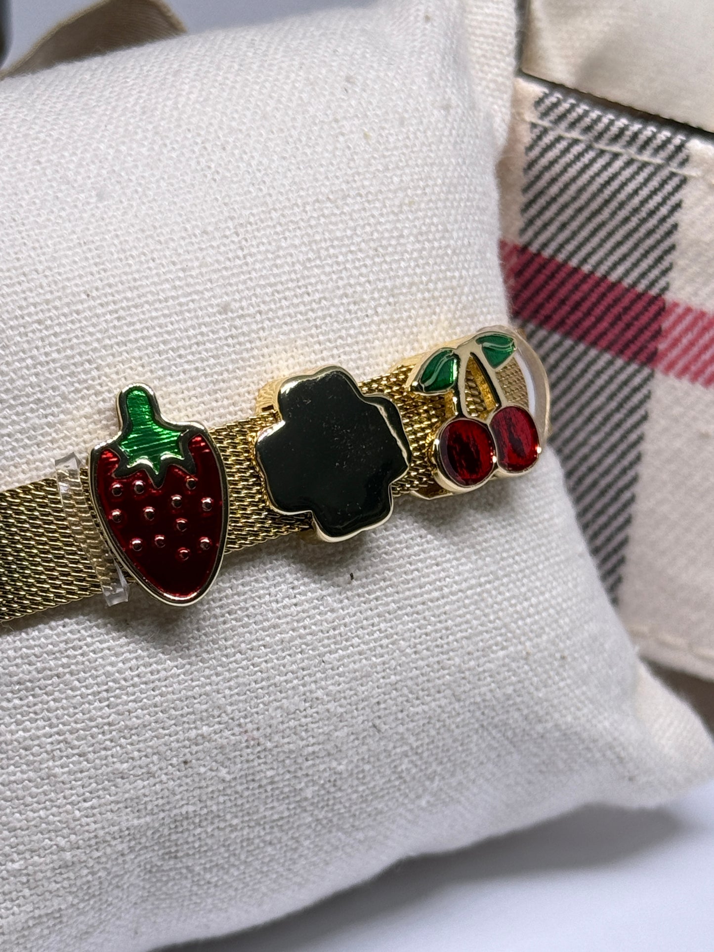 Gold mesh bracelet with cherry patterns | stretchy band