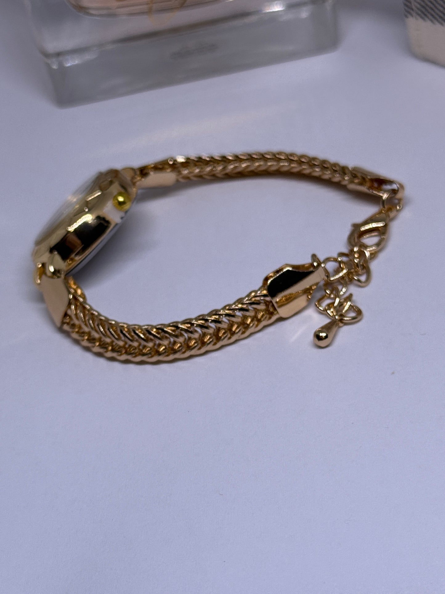 Gold tone analogue watch with gold tone bracelet