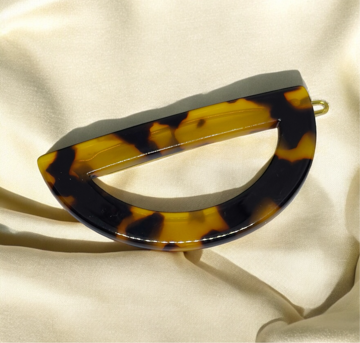 Semicircle shaped tortoiseshell clip