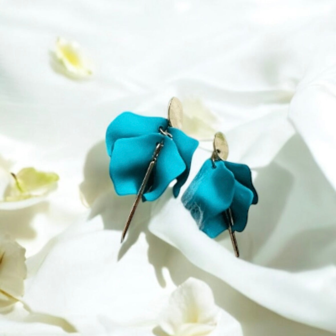 Turquoise gree flower earrings |dangly earrings | frosted petals hoop statement earrings | golden bar geometric floral bridal earrings