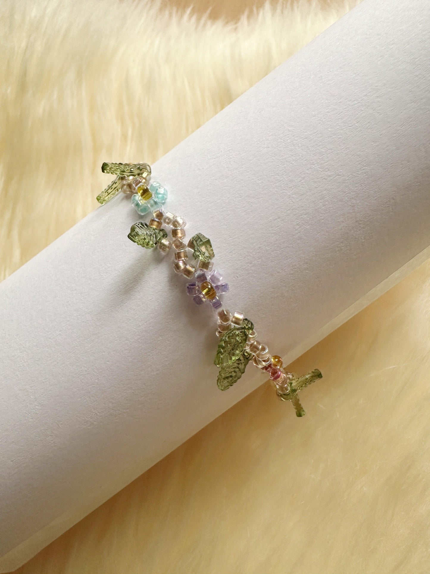 Forest fairies Beaded bracelet with flower and leaf pattern | colourful glitter bracelet | y2k 90s style fashion trend