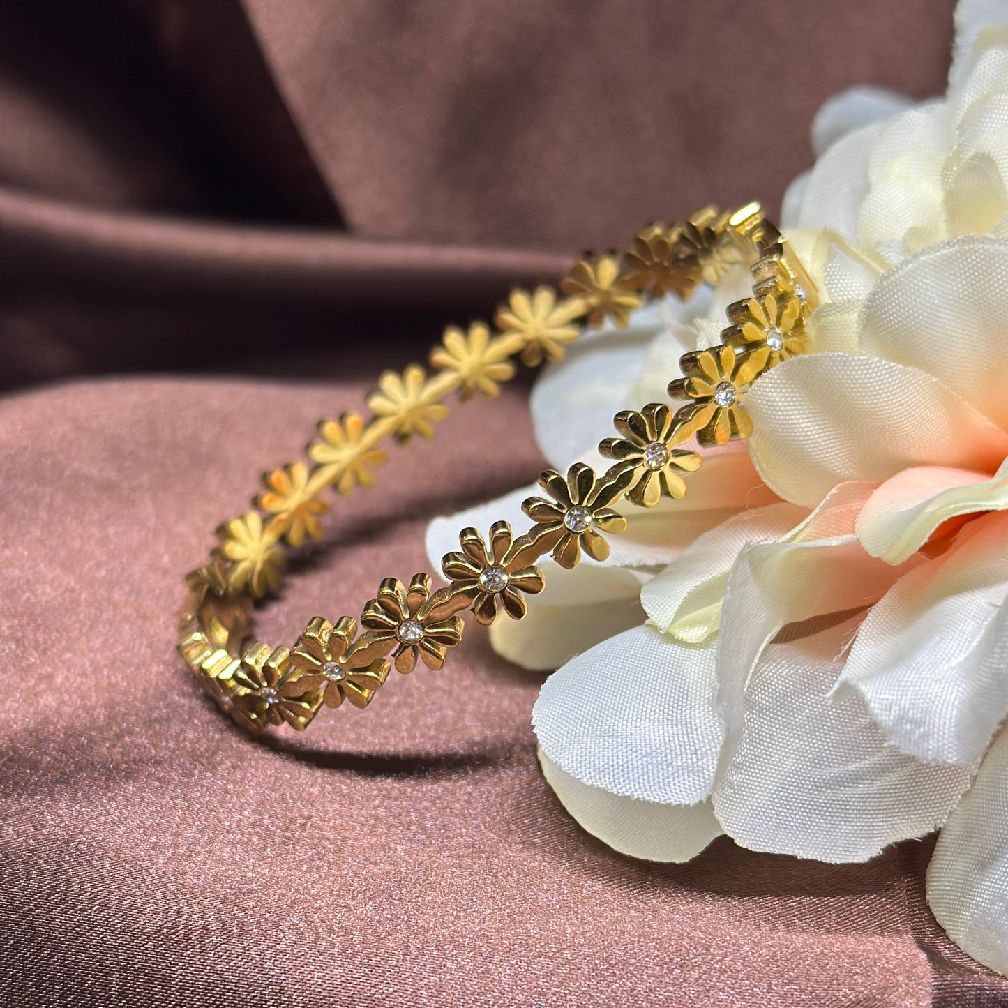 Flower bangle with rhinestone embossed