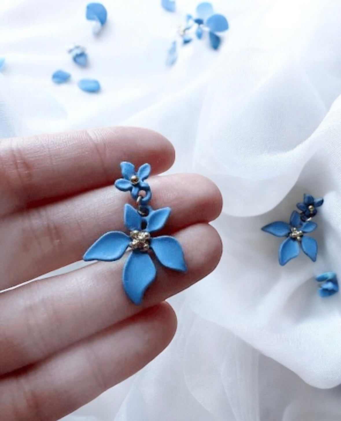 Blue flower dangle earrings | floral earrings | spring summer earrings