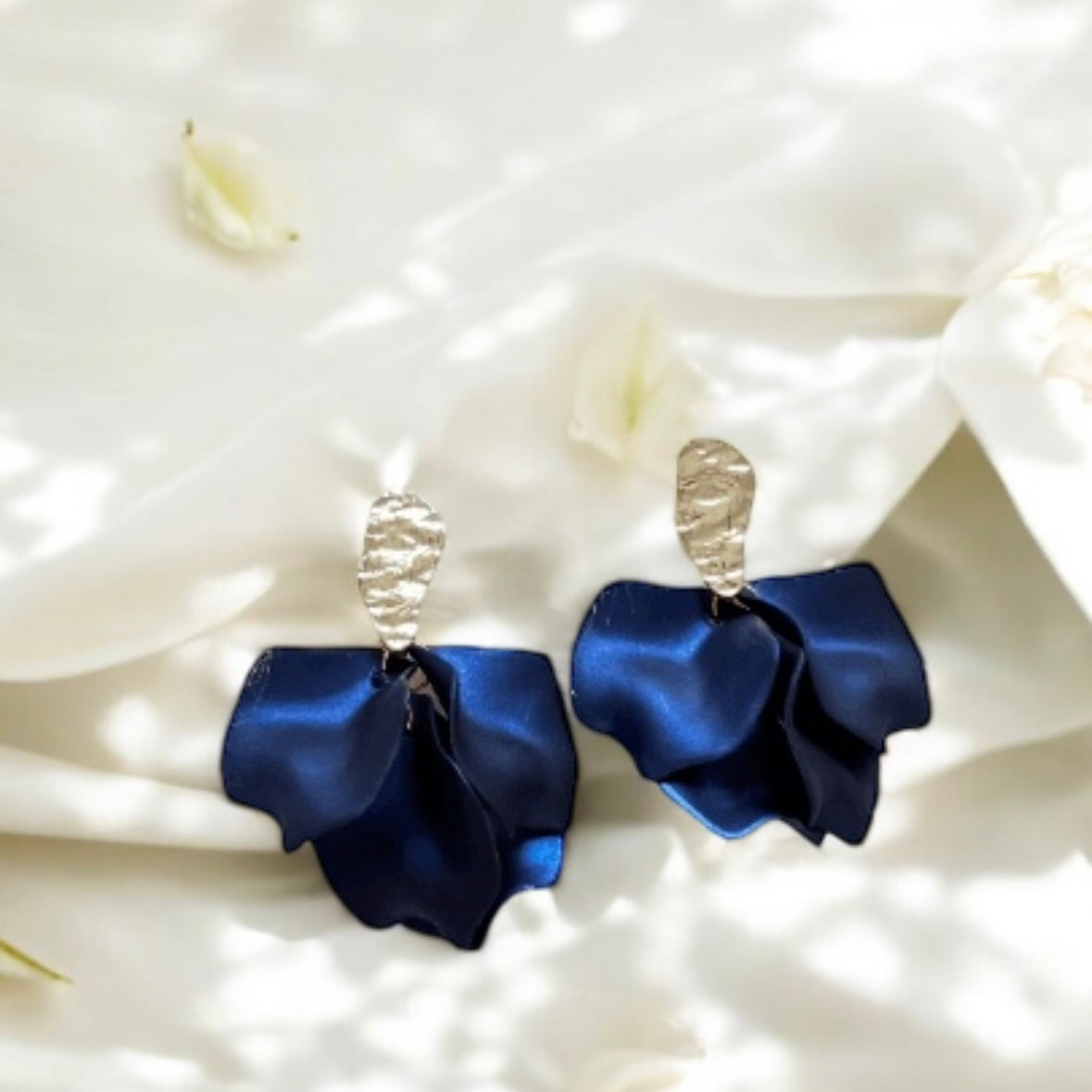 Navy blue flowers earrings | frosted iridescent petals earrings | gold & blue floral earrings | bridal party wedding earrings