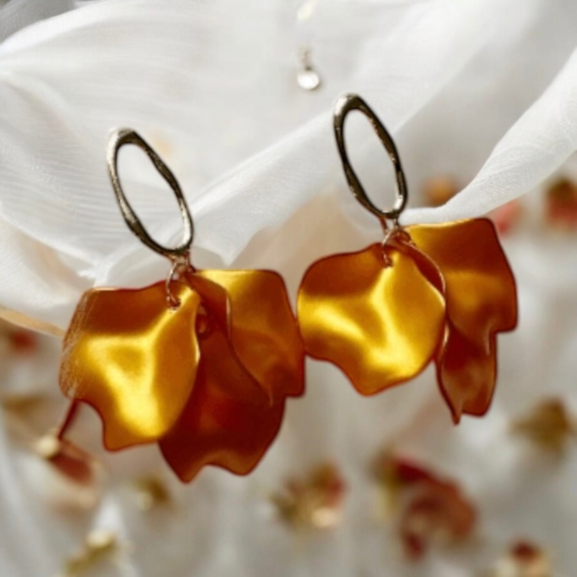 Shimmer gold flowers earrings | glitter smooth petals earrings | golden floral earrings | bridal party wedding earrings