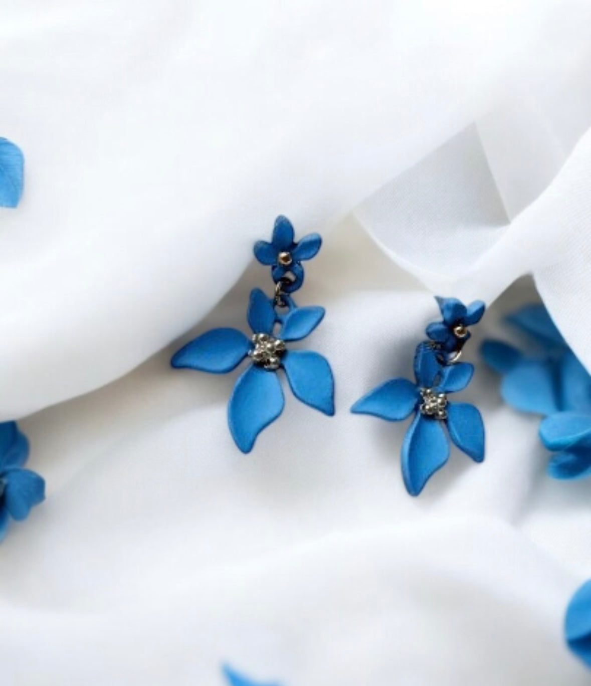 Blue flower dangle earrings | floral earrings | spring summer earrings