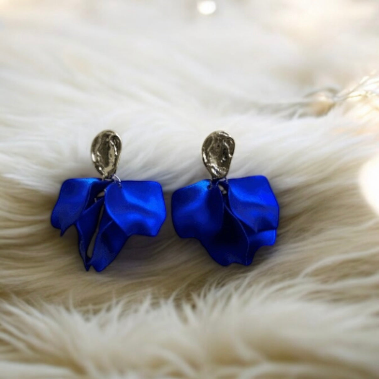 Royal blue flowers earrings | iridescent petals baroque earrings | golden floral lightweight earrjnfs | bridal party wedding bridesmaid