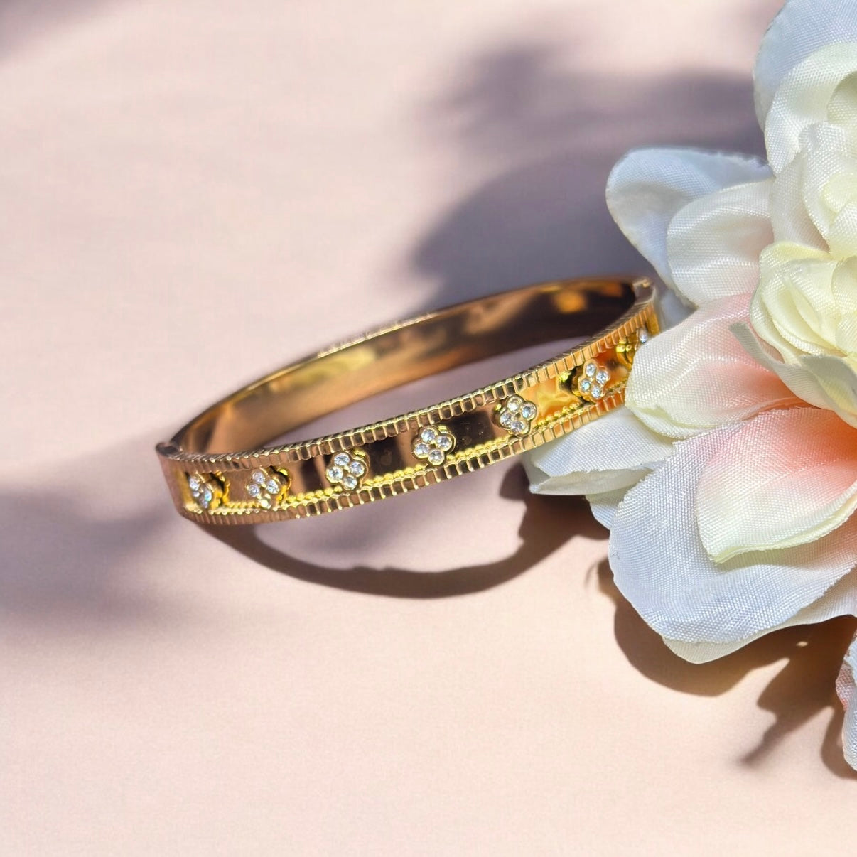 Gold bangle with clover pattern zircon | rhinestones embossed