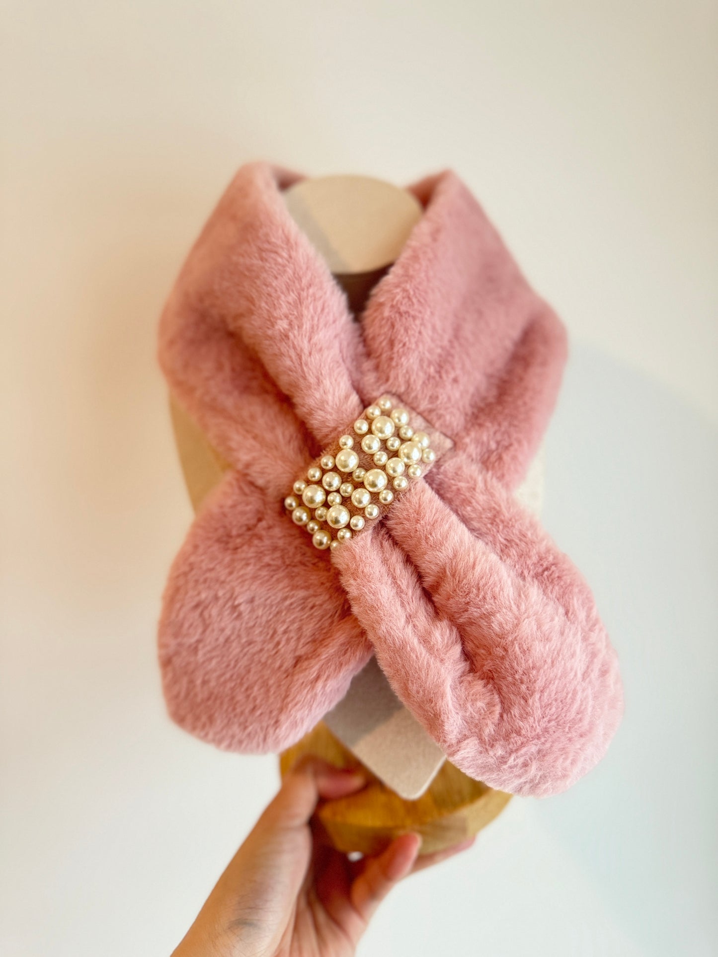 Pearly faux fur neck warmer in pink