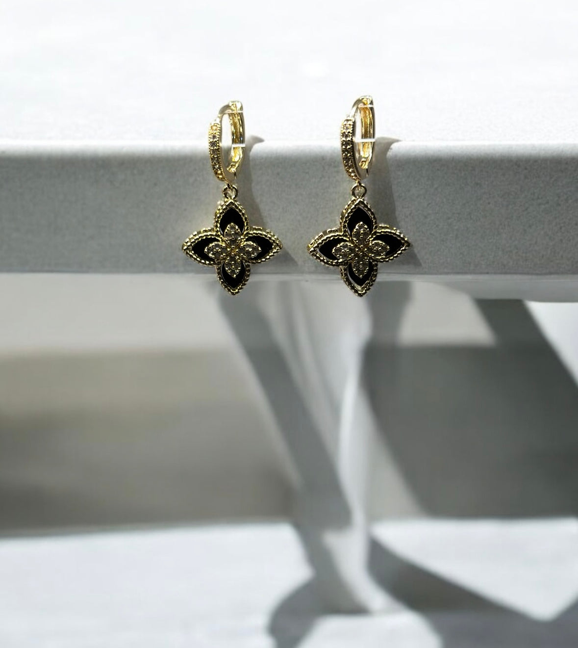 Golden clover earrings with colourful stone | aesthetic | elegant earrings