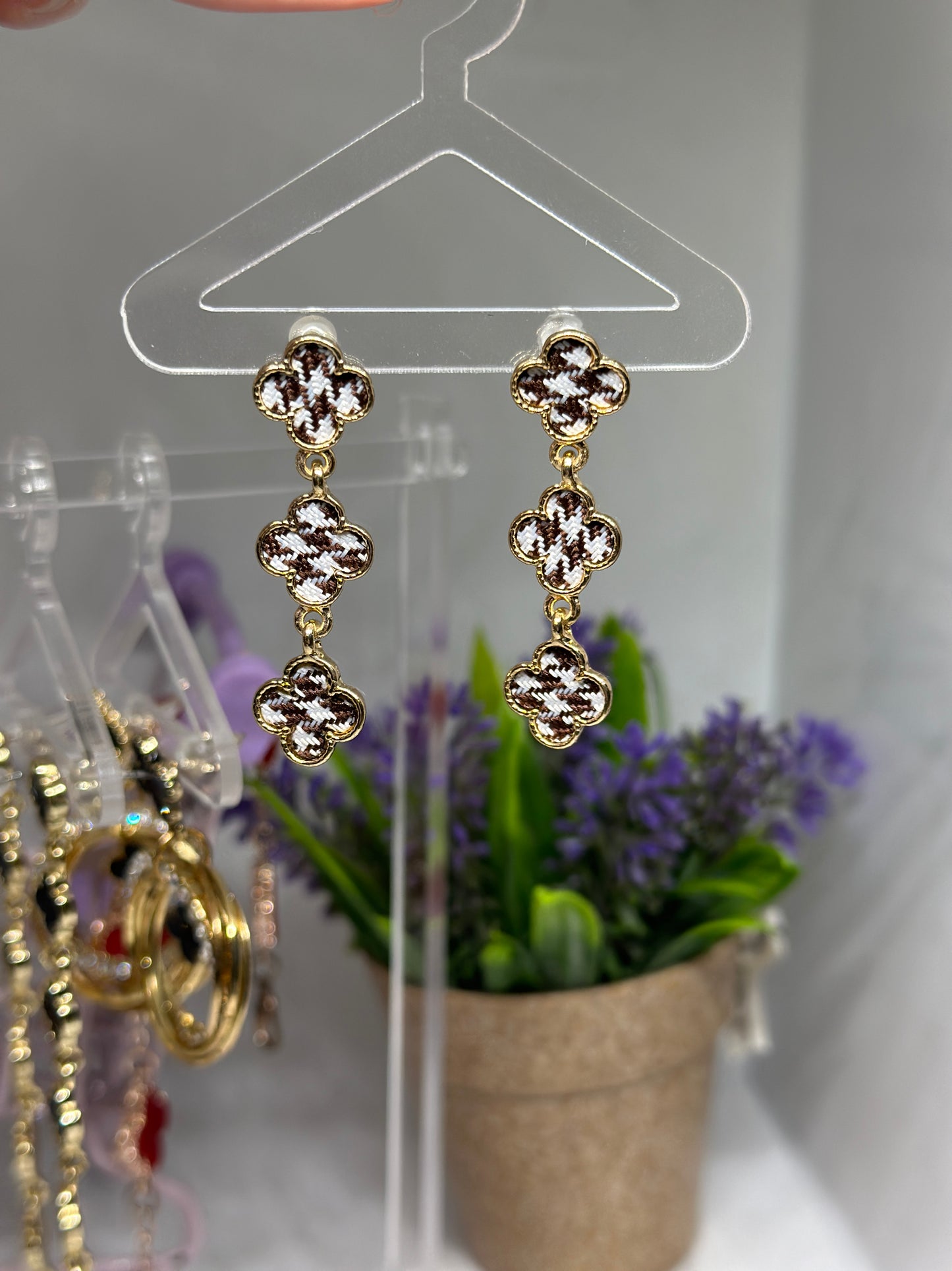 Golden clover earrings | aesthetic houndstooth print | elegant earrings