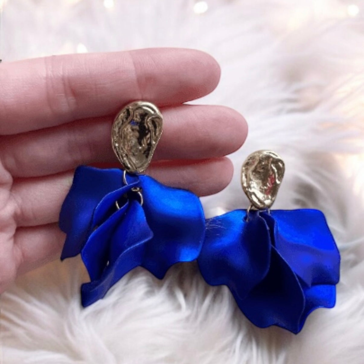 Royal blue flowers earrings | iridescent petals baroque earrings | golden floral lightweight earrjnfs | bridal party wedding bridesmaid