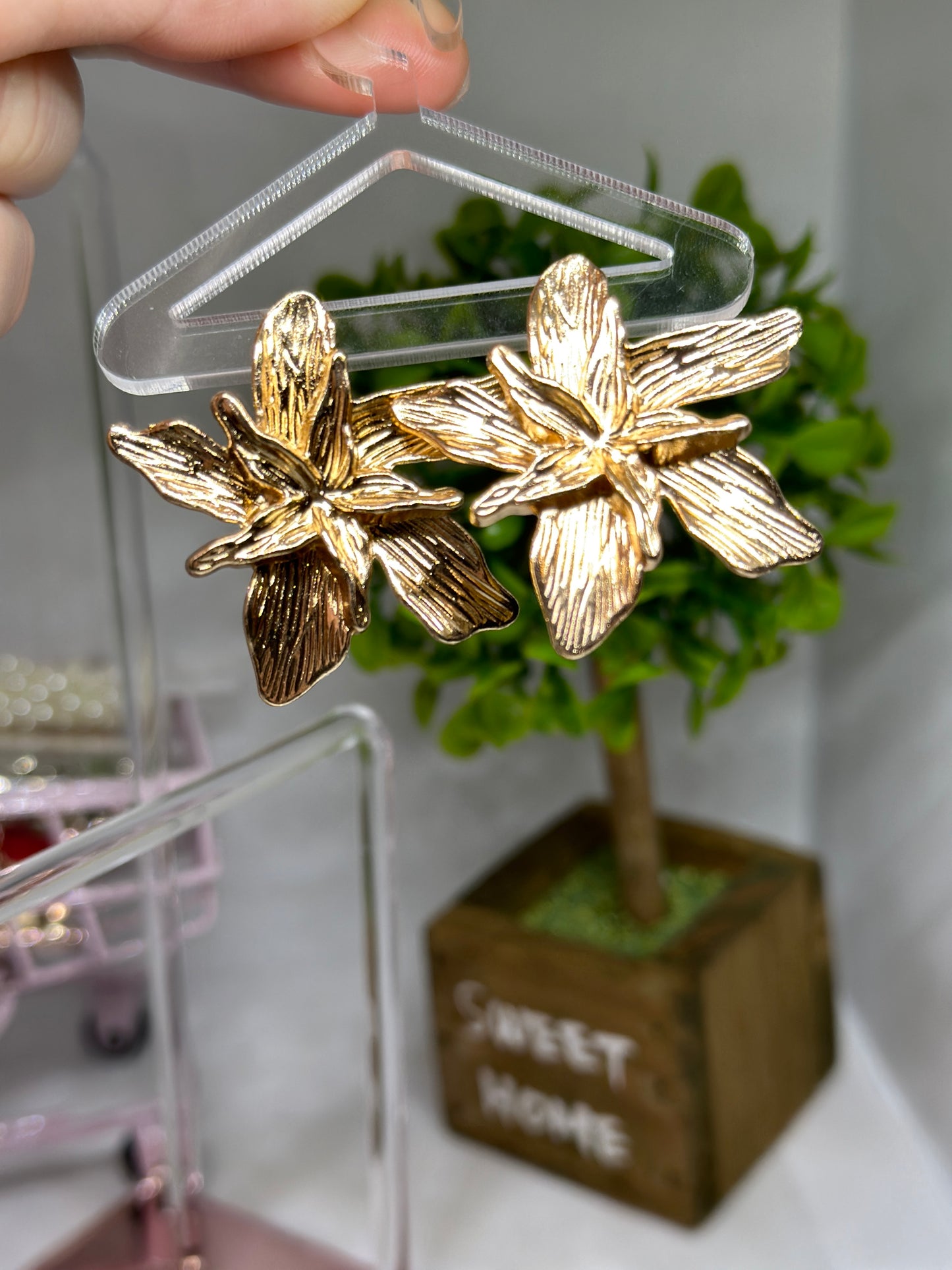 Golden flower stud earrings