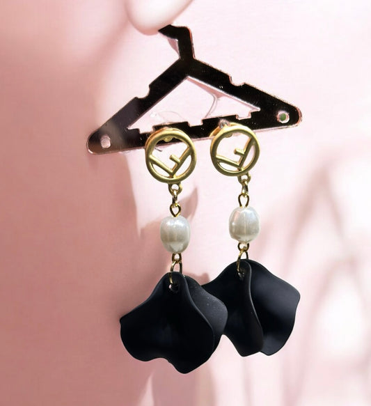 Black flowers earrings | frosted iridescent petals earrings |pearly floral earrings | bridal party wedding earrings