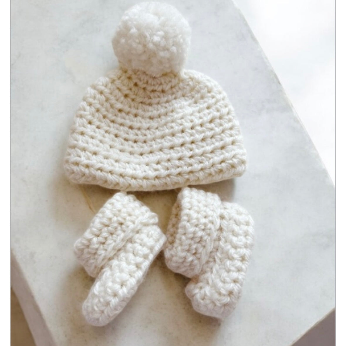 Crochet baby pompom beanie and booties | baby gift | newborn gift | 0-3 month baby | photography