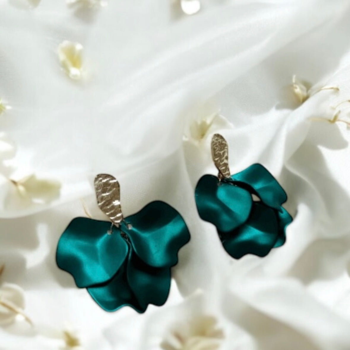 Emerald green flower earrings | dangle petals baroque earrings | unique gold iridescent floral earrings | bridal party wedding earrings