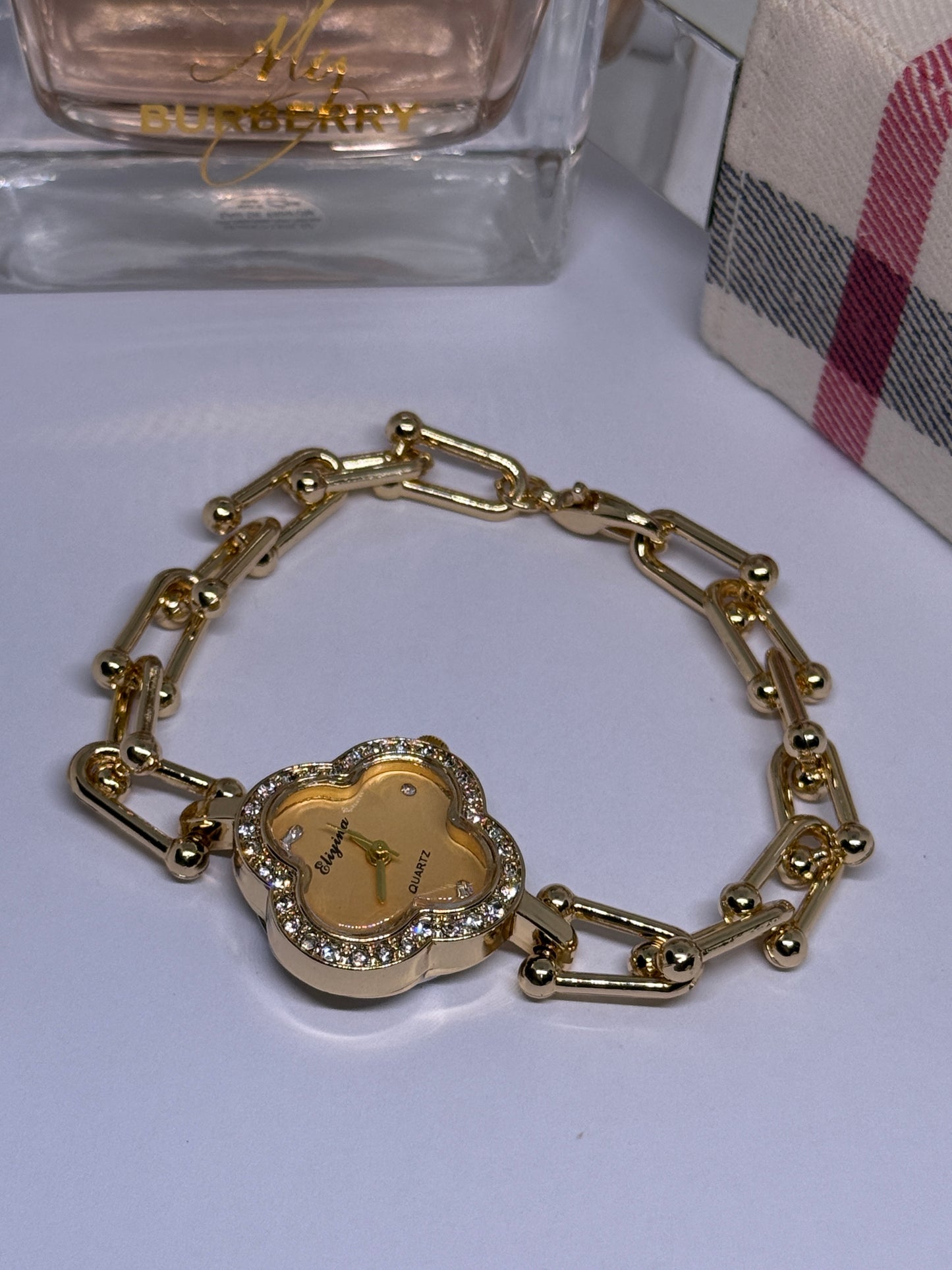 Golden clover shaped bracelet watch