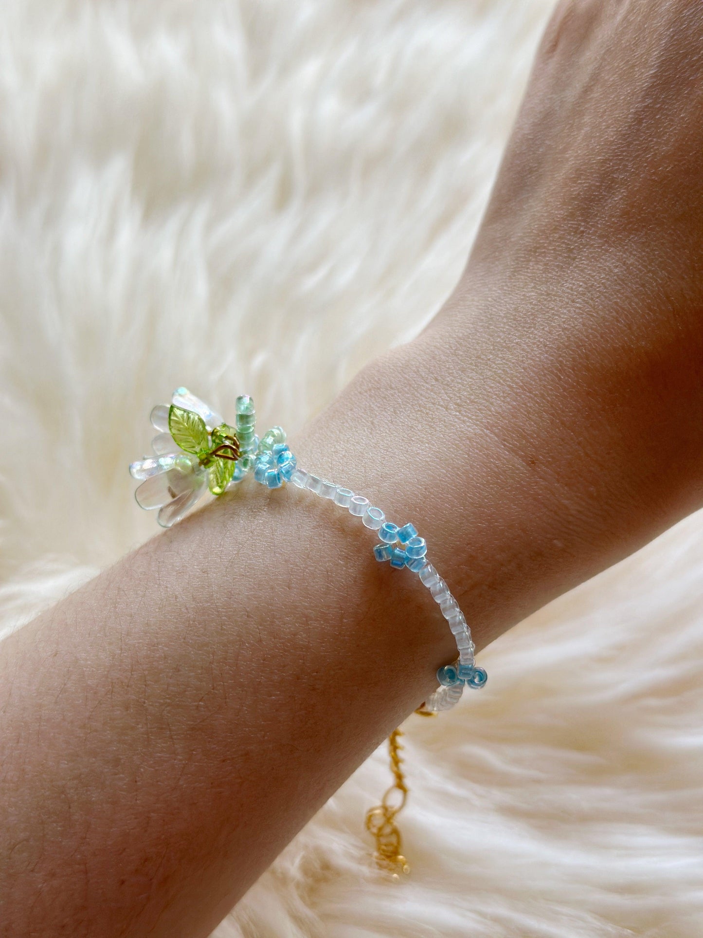 Forest fairies Beaded bracelet with flower and leaf pattern | colourful glitter bracelet | y2k 90s style fashion trend