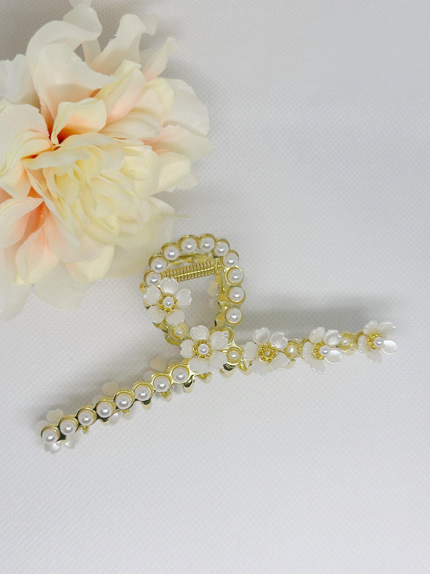 Daisy rhinestone and pearl hair claw | fairy theme hair decor