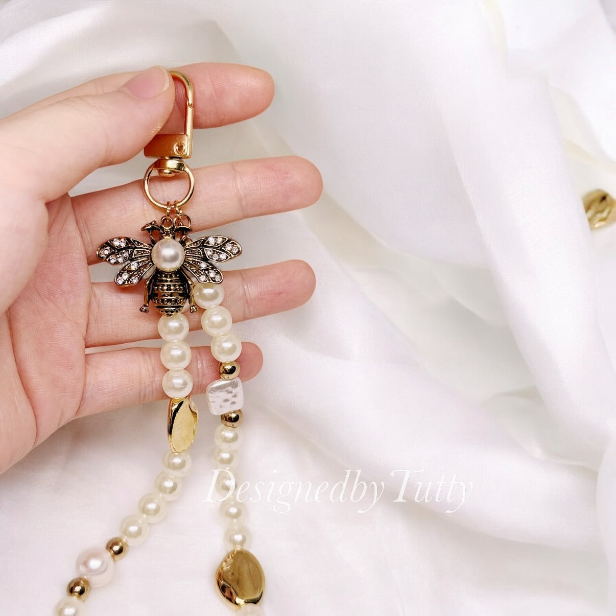 Pearl beaded keychain with bee | faux pearl| bag charm