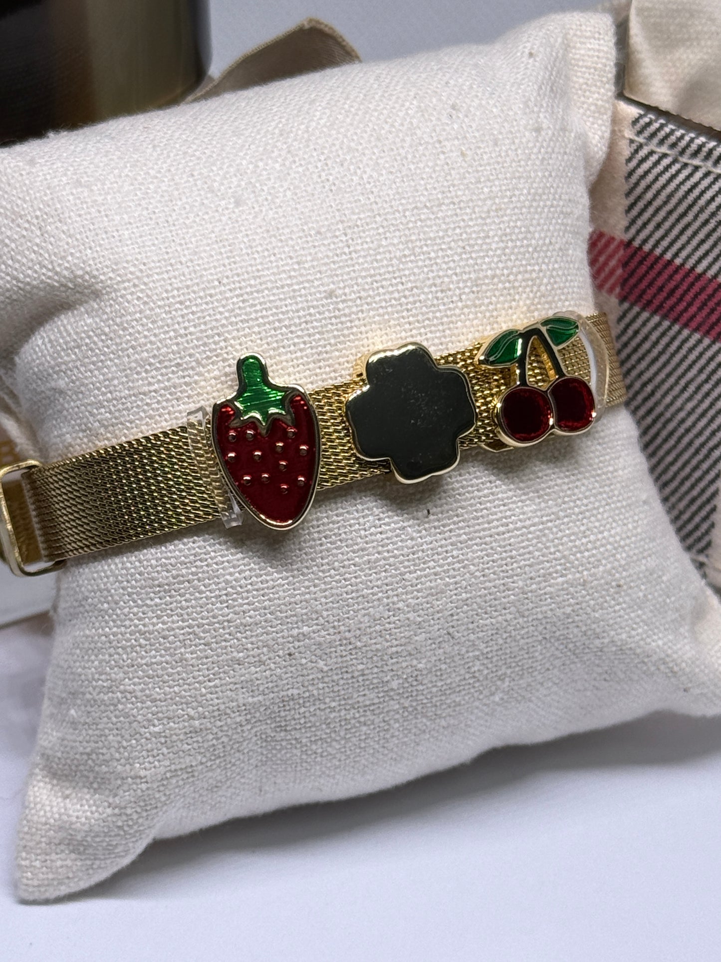 Gold mesh bracelet with cherry patterns | stretchy band