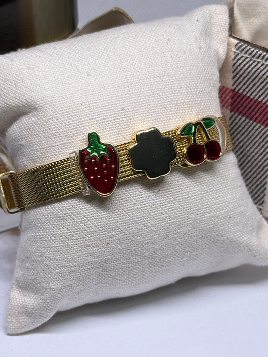 Gold mesh bracelet with cherry patterns | stretchy band