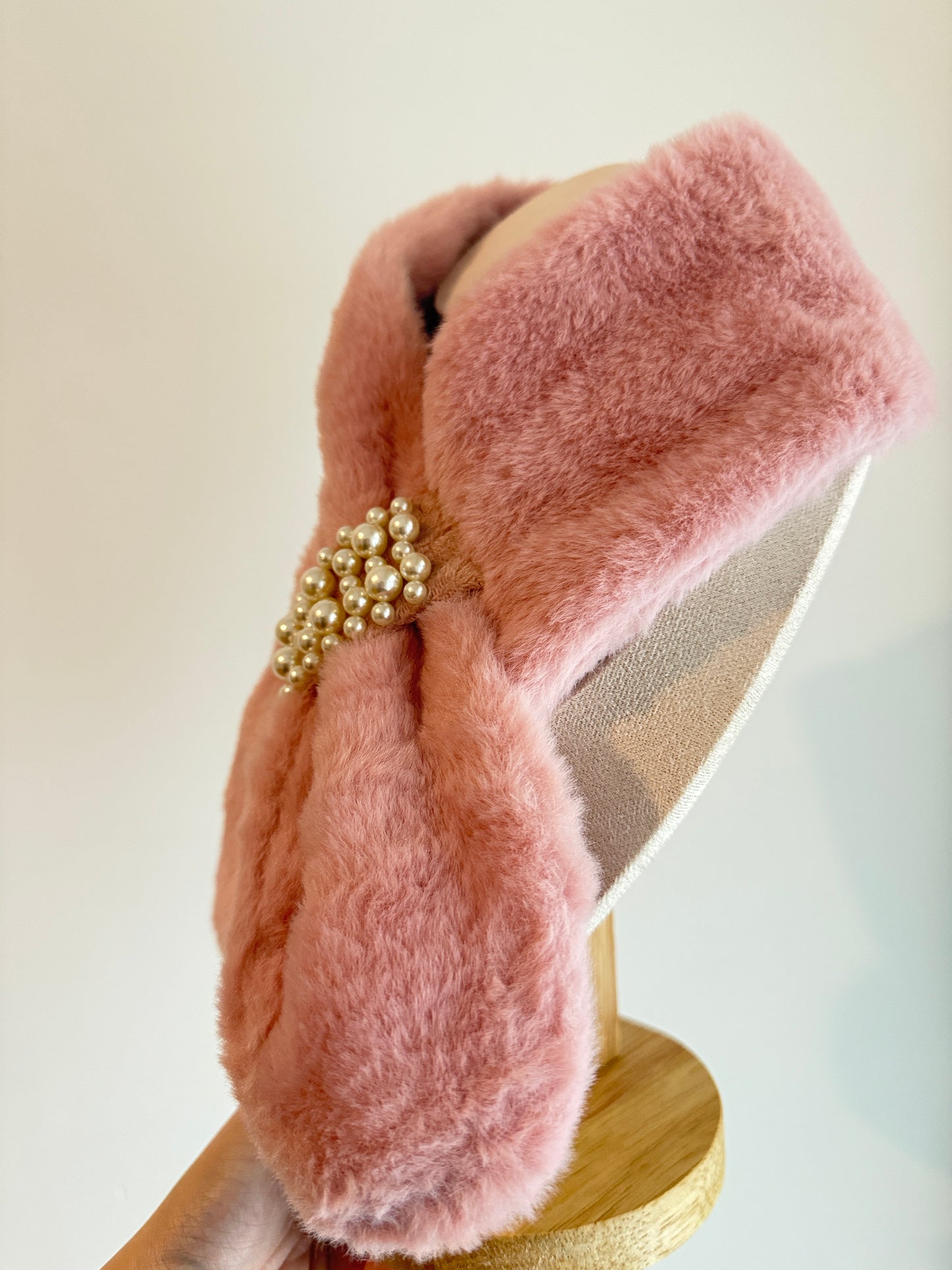 Pearly faux fur neck warmer in pink