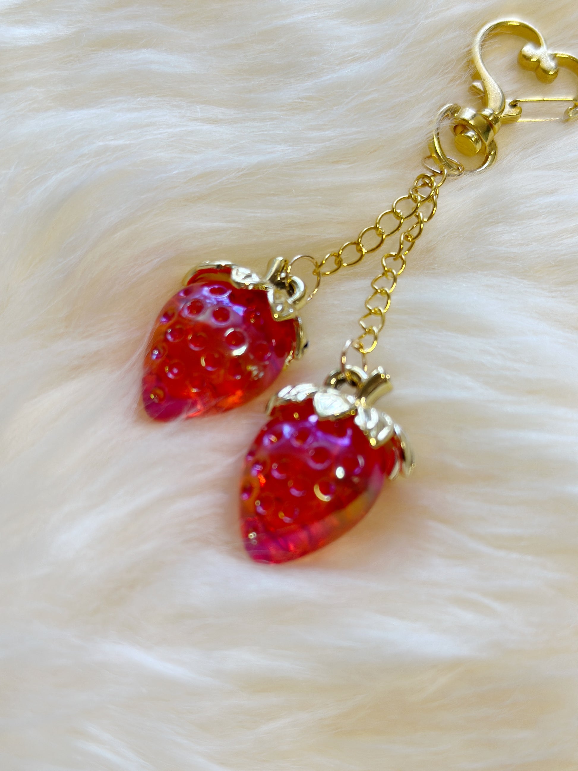 Strawberry bag charm | key chain | golden chain with heart bucket | y2k chain | bag lover gift - TuttyKnitty